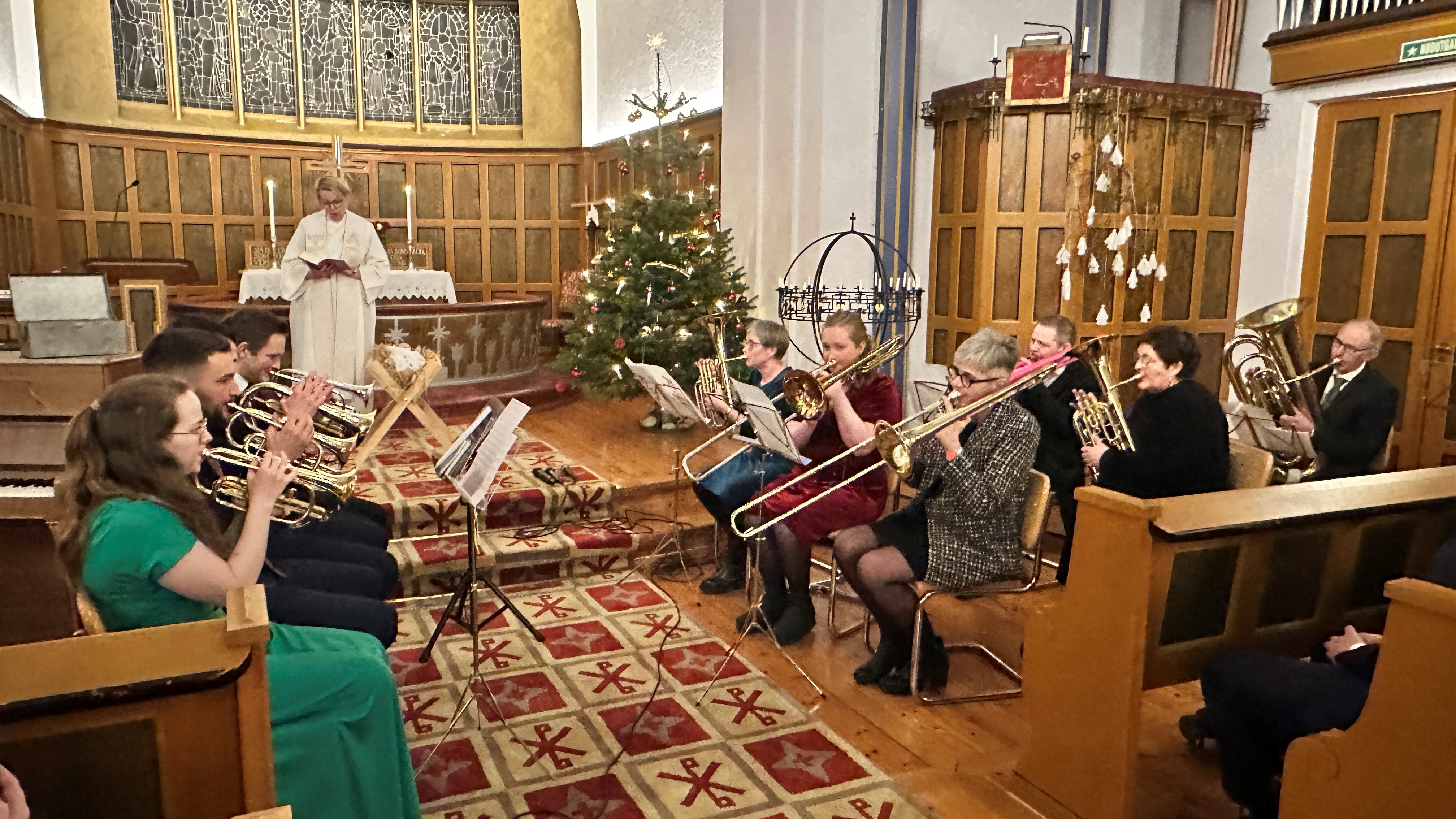 Hornmusikk i Vikebygd kyrkje julaftan